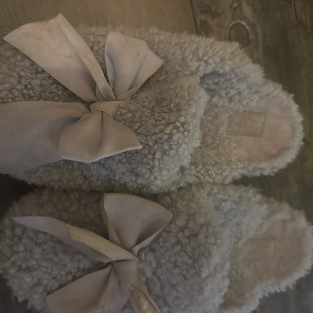 UGG Women's Slippers in Gray with Bow